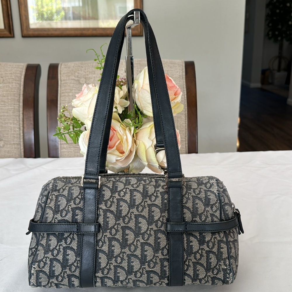 🎉🎉SOLD 🎉🎉 Authentic Dior small shoulder bag - Picture 2 of 13
